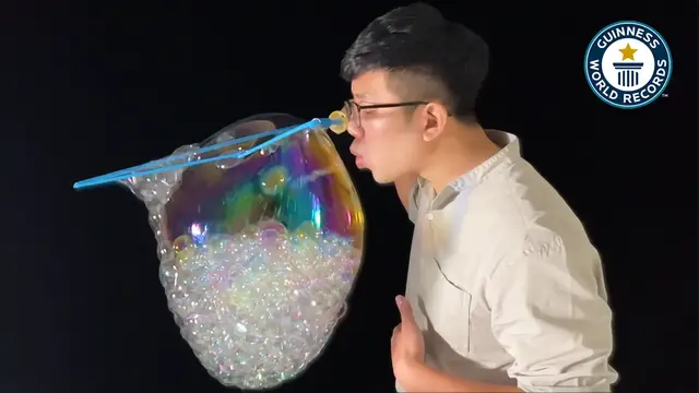Video thumbnail for Chang Yu-Te’s Incredible Bubble World Record!