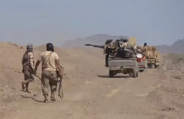 Video thumbnail for Yemen's presidential palace hit: Houthis launch missiles on Aden killing five people