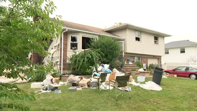 Video thumbnail for 2 adults, 5 pets displaced after early morning Bellmore house fire