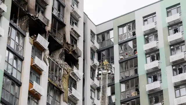 Video thumbnail for Russian drone and missile barrage kills at least 15 in Ukraine’s Kyiv