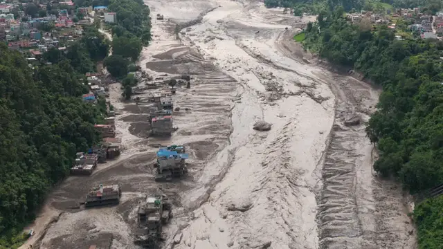 Video thumbnail for Nepal: A newly formed lake is sparking fears of more flooding along the Chinese border