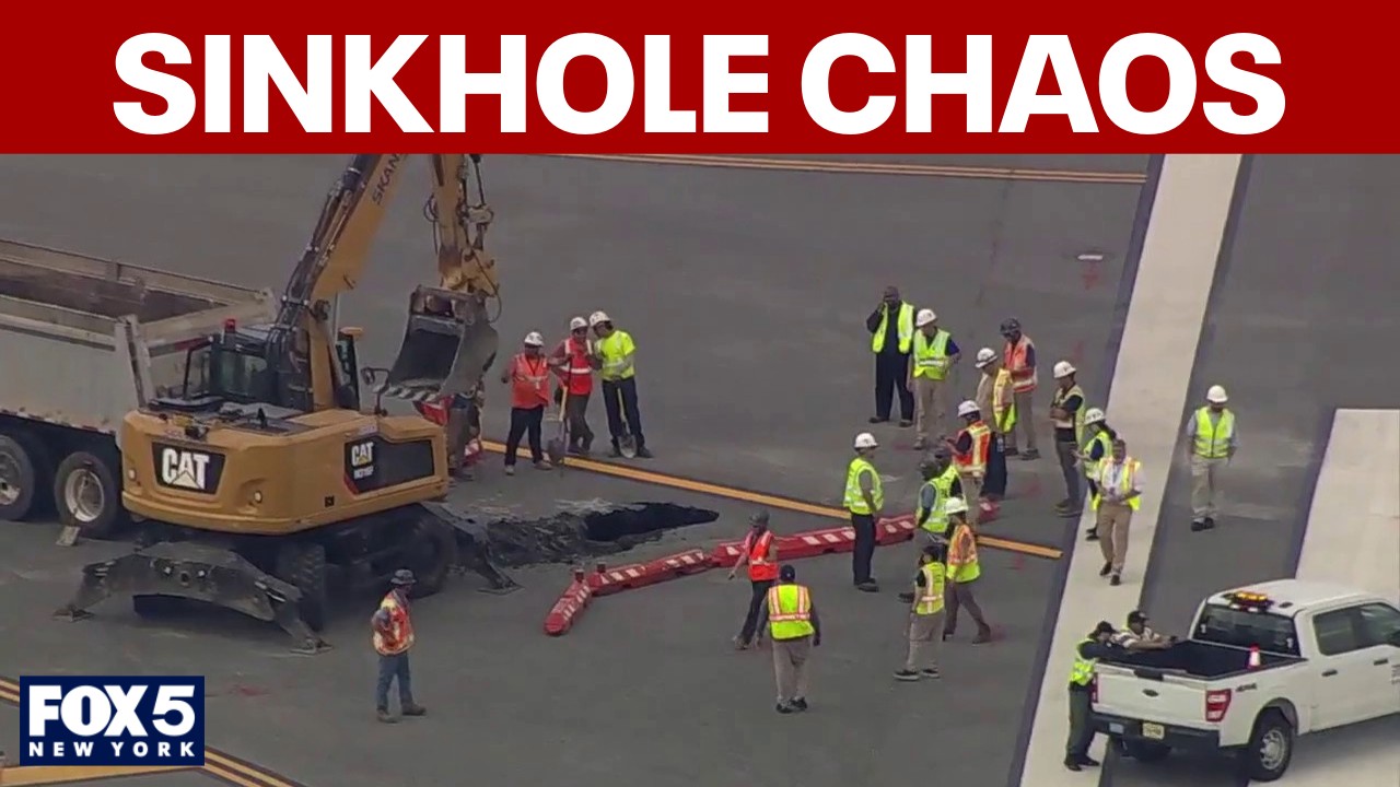 Video thumbnail for Latest on LaGuardia sinkhole: Runway expected to open Saturday