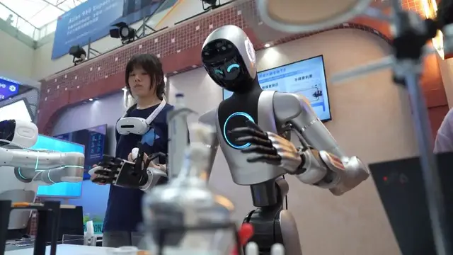 Video thumbnail for China: Turing Award Winner Sifakis calls for development of collaborative AI.
