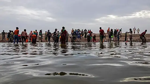 Video thumbnail for African migrants stranded in Yemen face growing humanitarian crisis