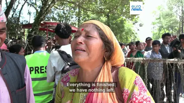 Video thumbnail for Death toll nears 500 as rescuers search for 1,400 missing after Nepal-Tibet floods