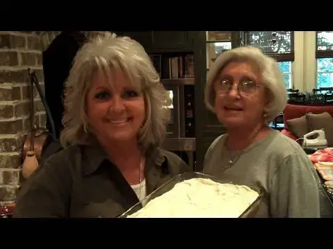 Video thumbnail for Paula Deen Makes Pumpkin Crunch