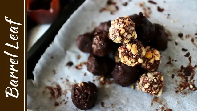 Video thumbnail for 全素偽金莎榛果巧克力球 (無糖,無麵粉) Vegan Ferrero Rocher (Sugar-Free, GF)