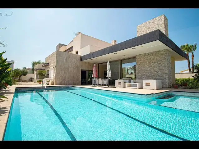 Video thumbnail for Chalet en Alfaz del pi