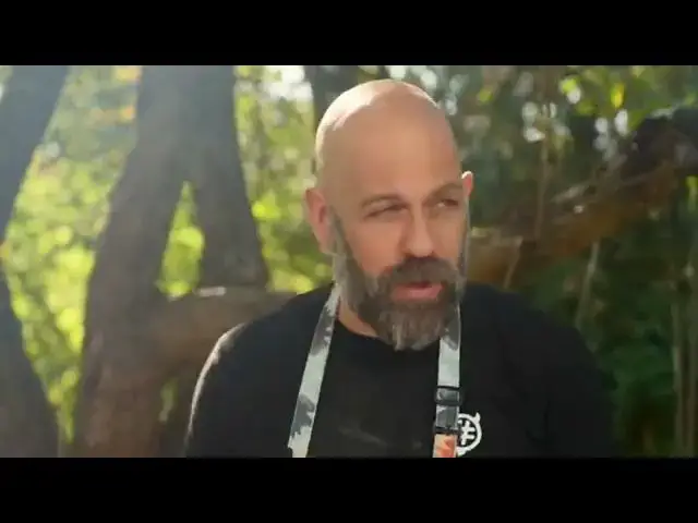 'Video thumbnail for How to make a pizza on a gas grill'