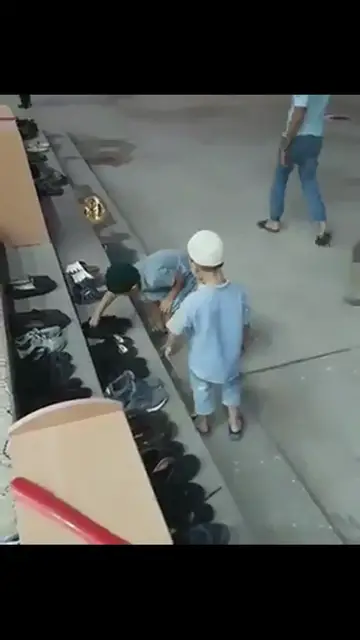Video thumbnail for Islamic values inculcated in children while giving the order of slippers