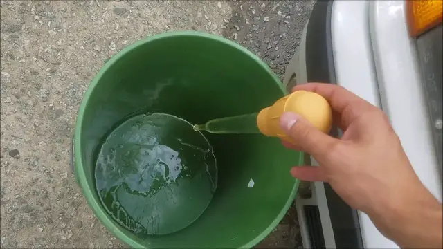 Video thumbnail for BMW E36 Coolant Level Sensor Replacement