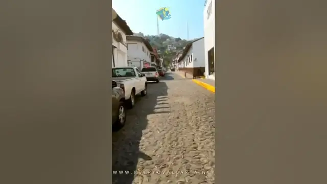 'Video thumbnail for Calle Abasolo (Abasolo Street) Puerto Vallarta México'