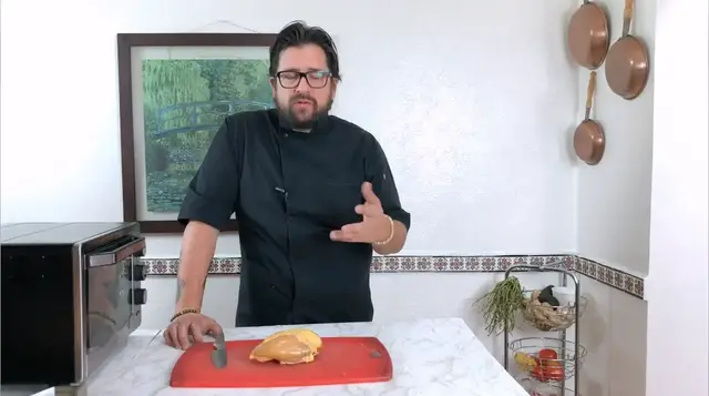 Video thumbnail for Cómo Deshuesar un Pollo