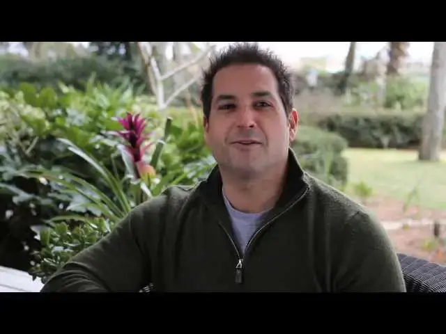Video thumbnail for Bobby Lightens It Up: Skim Your Broth