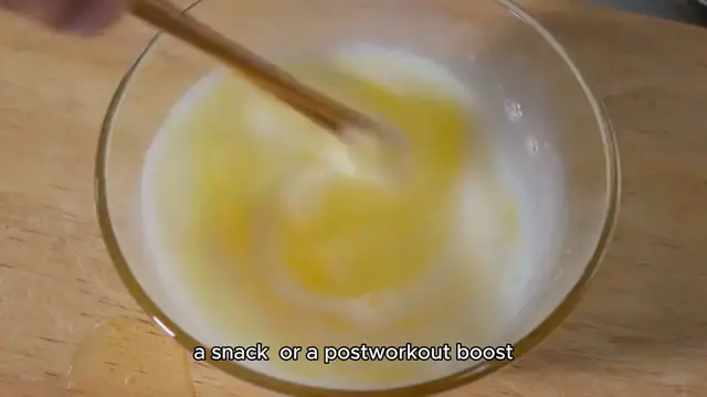 Video thumbnail for banana smoothie recipe