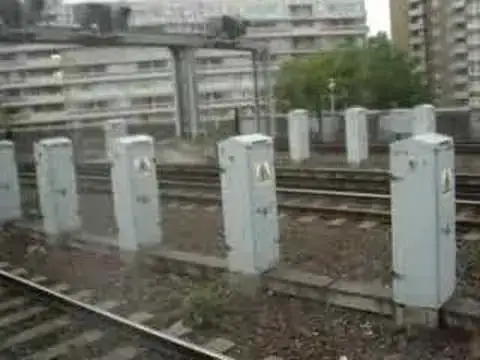Video thumbnail for Eurostar train leaving London Waterloo for Paris