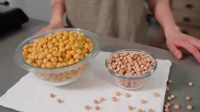 'Video thumbnail for How To Cook Dried Chickpeas Easy Hummus Recipe(720P_HD)'