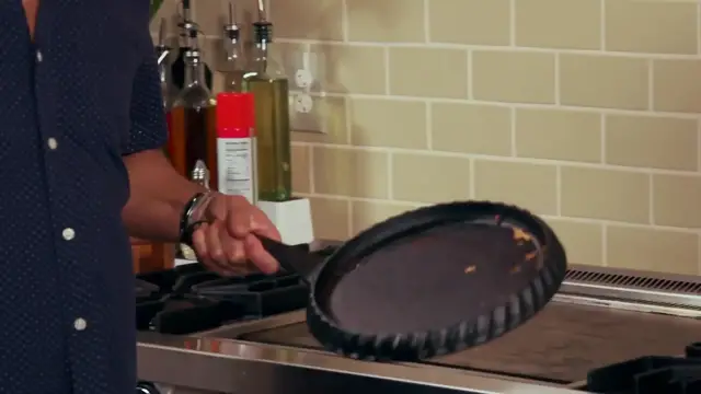 Video thumbnail for 
				 How to Clean your Cast Iron
