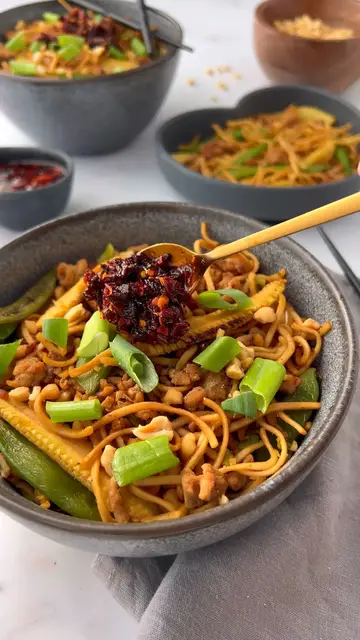 Video thumbnail for Hoisin Pork Noodles