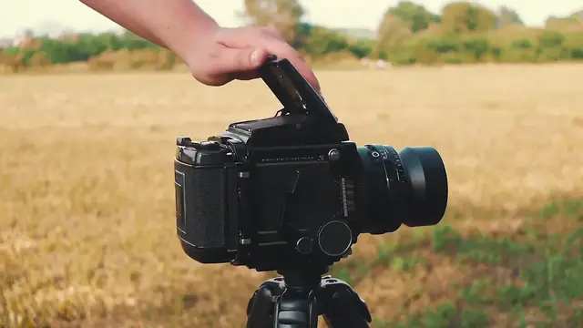 Video thumbnail for Canon EOS R – A Game-Changing Announcement