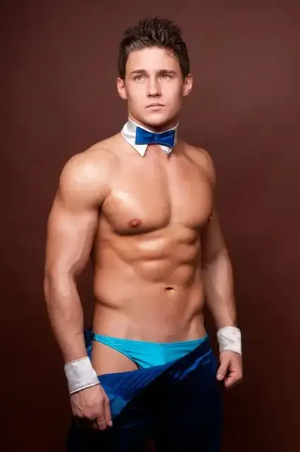 Video thumbnail for Men's Scorching Hot Stripper Prank