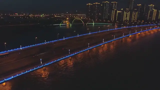 Video thumbnail for The Real Housewives of New York City Adds Racquel Chevremont for Season 15, Making Her the Show's 2nd Queer Star