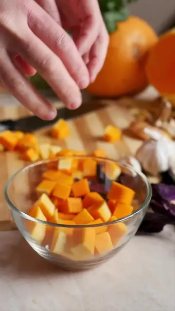 Video thumbnail for Velouté de potimarron végan rapide : crémeux, sain et prêt en 15 minutes