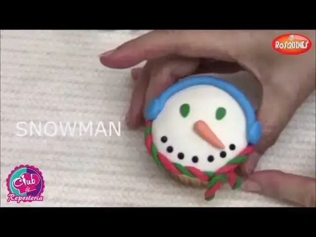 Video thumbnail for Christmas Snowman Cupcake