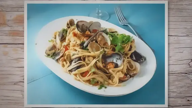 Video thumbnail for Macarrones con marisco al microondas