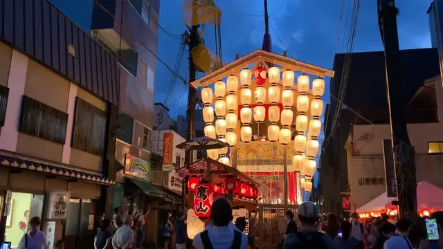 'Video thumbnail for 2022年祇園祭 鷹山 ライトアップが美しい/ 2022 Gion Festival Takayama Illumination is buautiful'