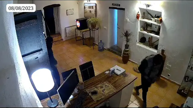 Video thumbnail for Agrotourism Hotel in Ibiza Robbed by Hooded Men