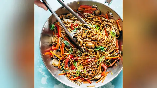 Video thumbnail for lo mein recipe