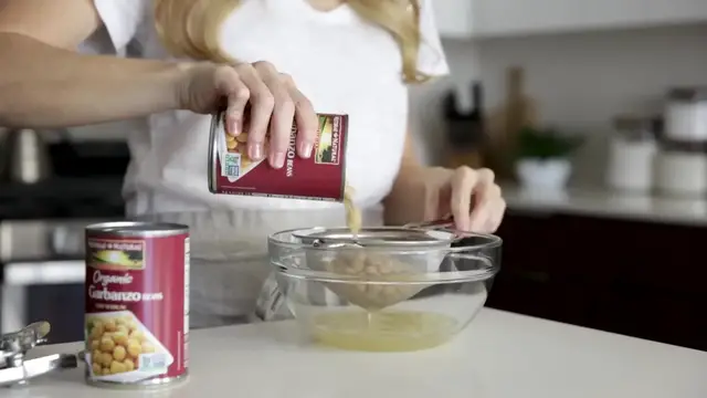 Video thumbnail for 24.HOW TO MAKE HUMMUS ¦ healthy & easy hummus recipe (1080p 24fps)