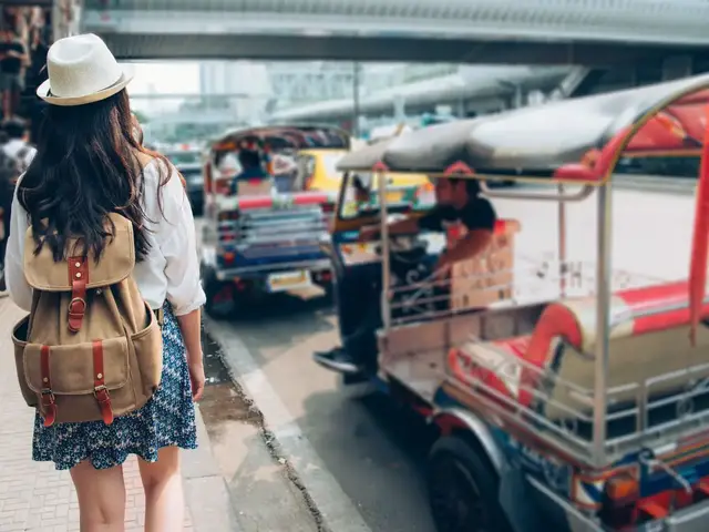 Video thumbnail for How much does it cost to travel in Thailand?