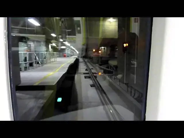 Video thumbnail for London Heathrow Airport Terminal 5 (concourse and shuttle train)