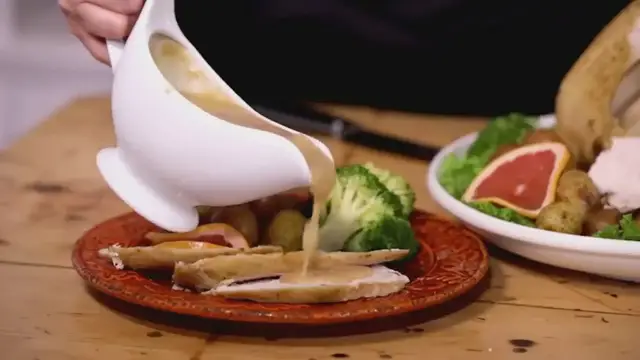 'Video thumbnail for Cómo hacer un pavo al horno PASO POR PASO para principiantes DELICIOSO Y JUGOSO a la mantequilla'