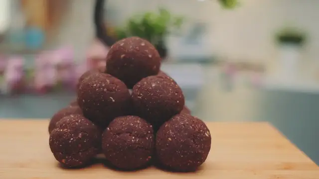 Video thumbnail for White Chocolate Almond Bark: The Sweet Treat You Didn’t Know You Needed