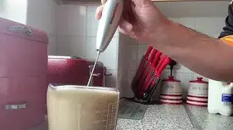 'Video thumbnail for How to use a handheld milk frother'