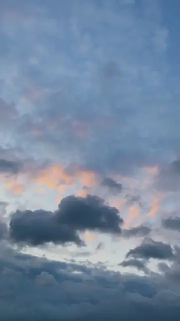 Video thumbnail for Huellas en la arena .. Reflexiones cristianas cortas