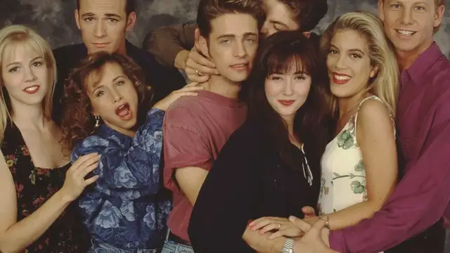 Video thumbnail for 90210 Cast Reflects on Reboot