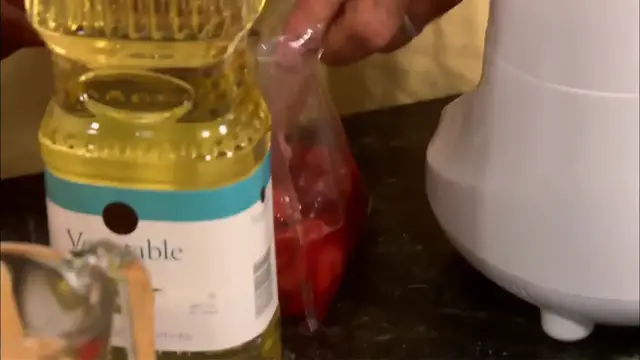 Video thumbnail for 
				 Simply Delicious Strawberry Cake