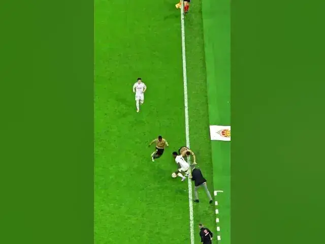 Video thumbnail for فينيسيوس جونيور: كيف جعل لاعبي سوسيداد يتصادمون؟