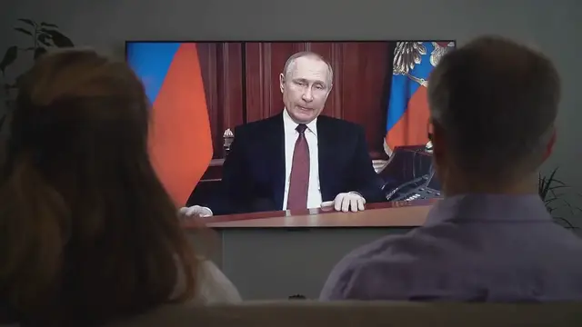 Video thumbnail for Russia warns France over Telegram founder’s detainment, suggests it may be politically motivated