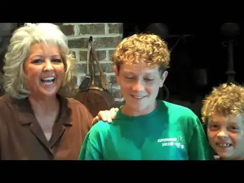 Video thumbnail for Paula Deen Packs a Kid's Lunch-Box