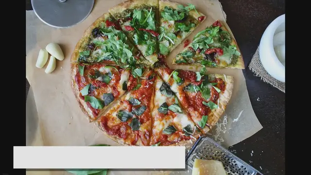 Video thumbnail for Cómo Colocar Dos Pizzas Juntas en el Horno: Trucos y Consejos