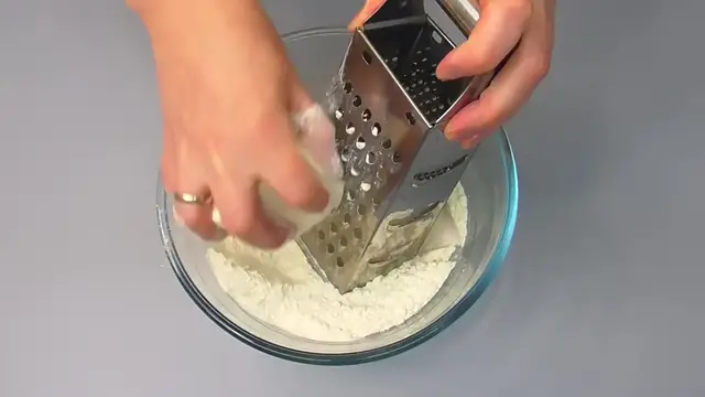 'Video thumbnail for Meisterwerk! Das ist der leckerste ERDBEERKUCHEN🍓 nach dem Rezept meiner Mutter!'