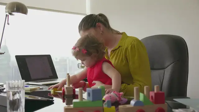 Video thumbnail for Transitioning from U.S. College Student to Working Professional