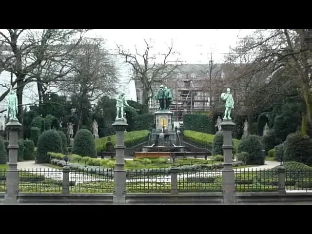 Video thumbnail for Hop on Hop Off bus trip round brussels