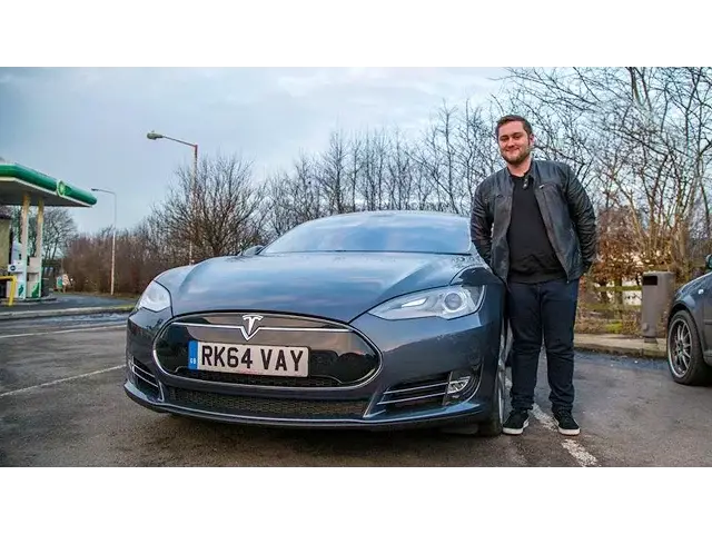 Video thumbnail for 4 lessons Apple Car should learn from Tesla