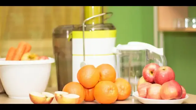 Video thumbnail for What Is Masticating Juicers, Superb 4 Facts That You Need To Know!
